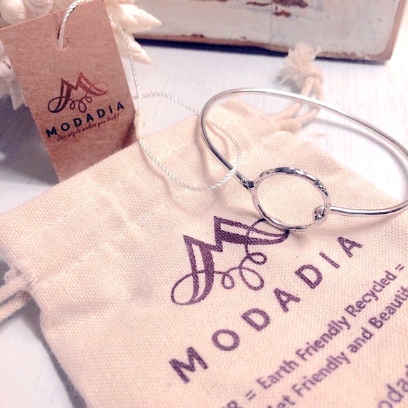 Modadia Circle Bracelet - Picture 2 of 3